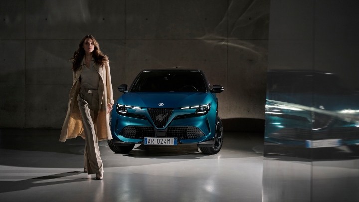 Alfa Romeo Junior Blue Leasing