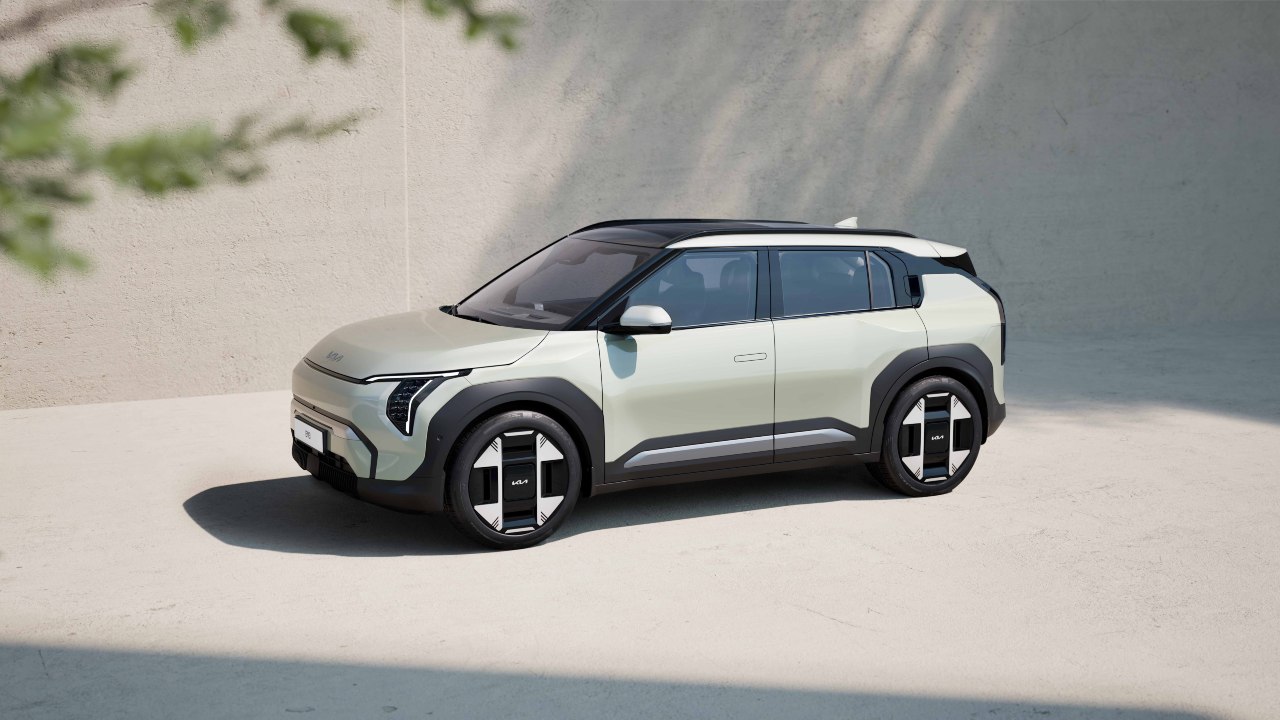 White KIA EV3 Exterior Side Static