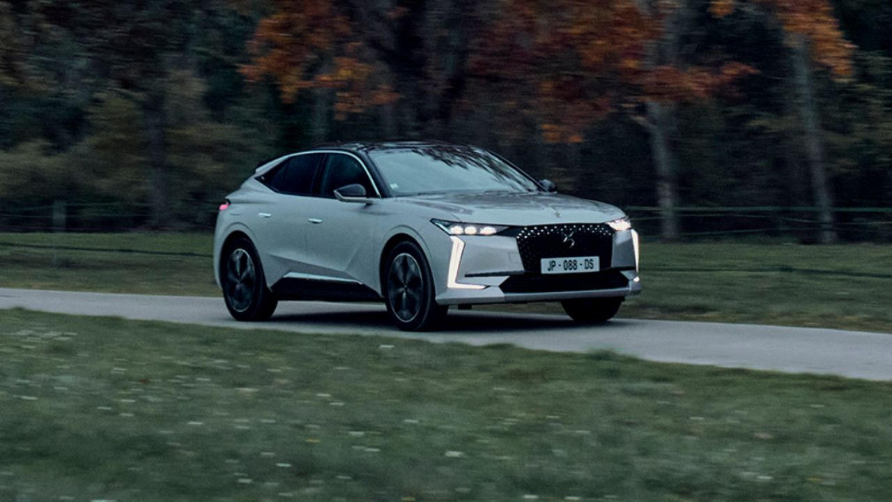 White DS4