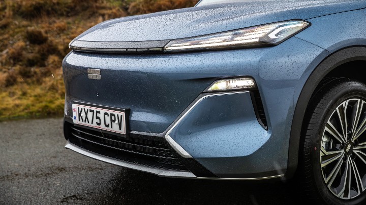 Geely Starray EM-i blue front close up