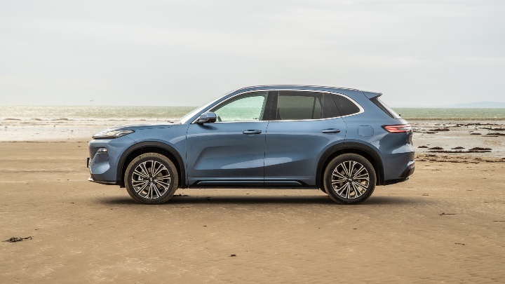 Geely Starray EM-i blue side angle
