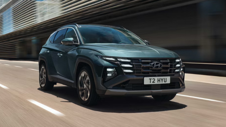 Green Hyundai TUCSON Plug-in Hybrid Driving