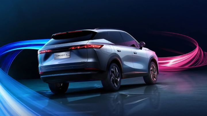 OMODA 7 rear angle
