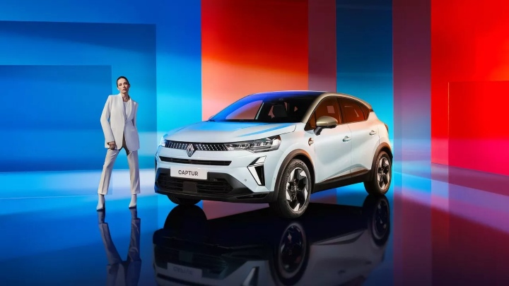 White Renault Captur Static Exterior Front with Woman
