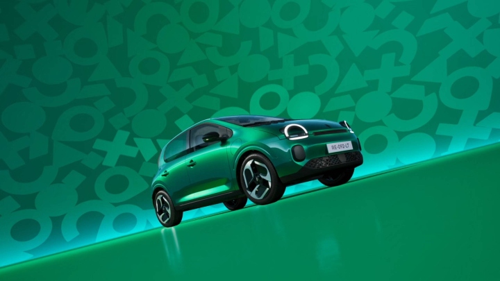 Green Renault Twingo Exterior Front Static
