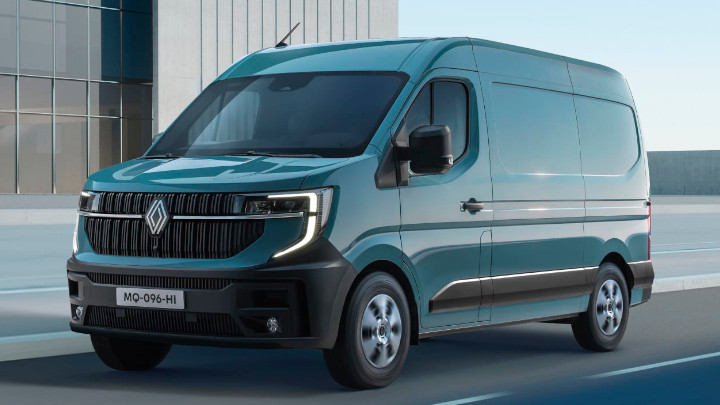 Renault Master Front Driving